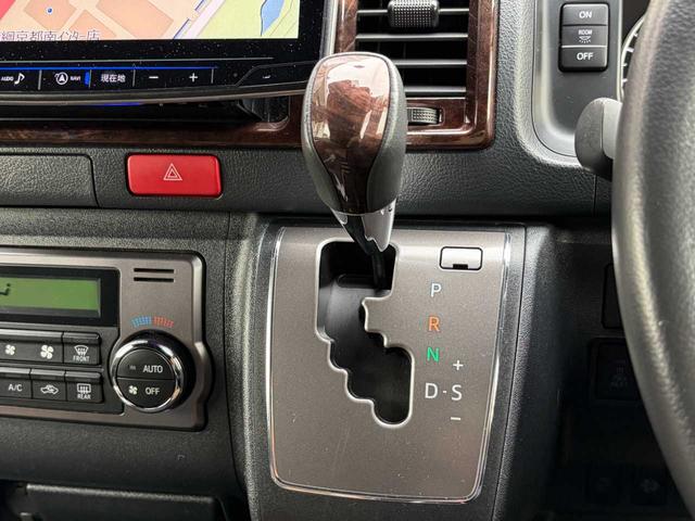 ハイエースバン スーパーGL 50TH アニバーサリーリミテッド 両側パワスラ 寒冷地仕様 TRDフロントスポイラー アルパインフローティングナビ、11.1型デジタルミラー、12.8インチフリップダウン 運転席レカロシート ユーアイビークルベッドキット(11枚目)