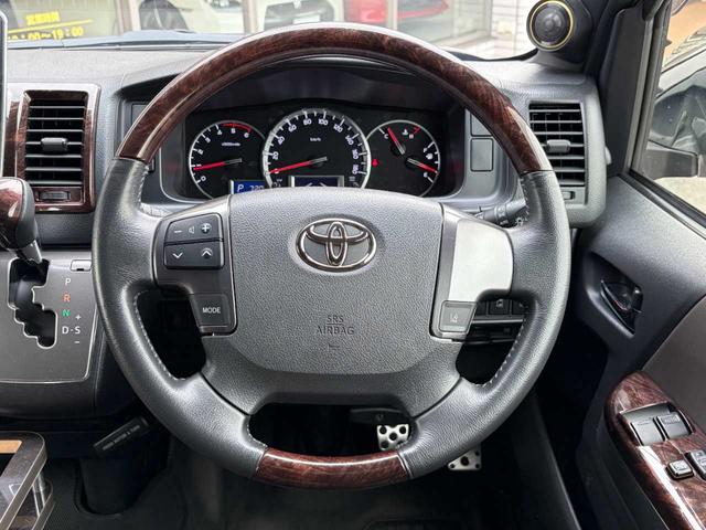 ハイエースバン スーパーGL 50TH アニバーサリーリミテッド 両側パワスラ 寒冷地仕様 TRDフロントスポイラー アルパインフローティングナビ、11.1型デジタルミラー、12.8インチフリップダウン 運転席レカロシート ユーアイビークルベッドキット(14枚目)