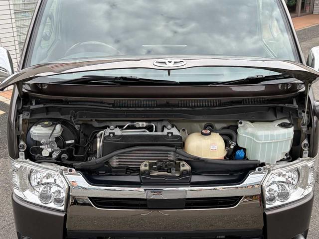 ハイエースバン スーパーGL 50TH アニバーサリーリミテッド 両側パワスラ 寒冷地仕様 TRDフロントスポイラー アルパインフローティングナビ、11.1型デジタルミラー、12.8インチフリップダウン 運転席レカロシート ユーアイビークルベッドキット(17枚目)