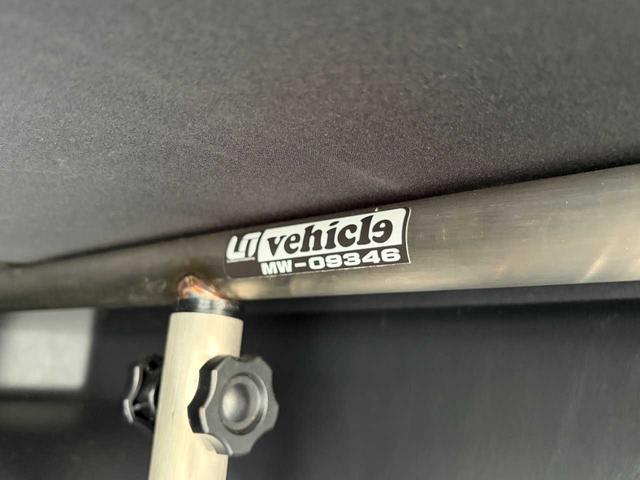 ハイエースバン スーパーGL 50TH アニバーサリーリミテッド 両側パワスラ 寒冷地仕様 TRDフロントスポイラー アルパインフローティングナビ、11.1型デジタルミラー、12.8インチフリップダウン 運転席レカロシート ユーアイビークルベッドキット(21枚目)