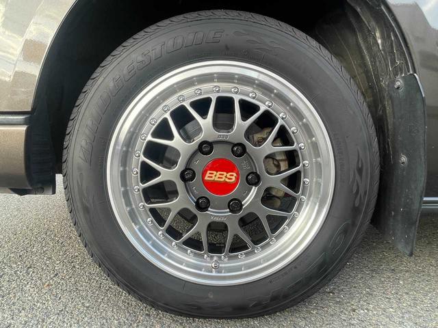 ハイエースバン スーパーGL 50TH アニバーサリーリミテッド 両側パワスラ 寒冷地仕様 TRDフロントスポイラー アルパインフローティングナビ、11.1型デジタルミラー、12.8インチフリップダウン 運転席レカロシート ユーアイビークルベッドキット(23枚目)