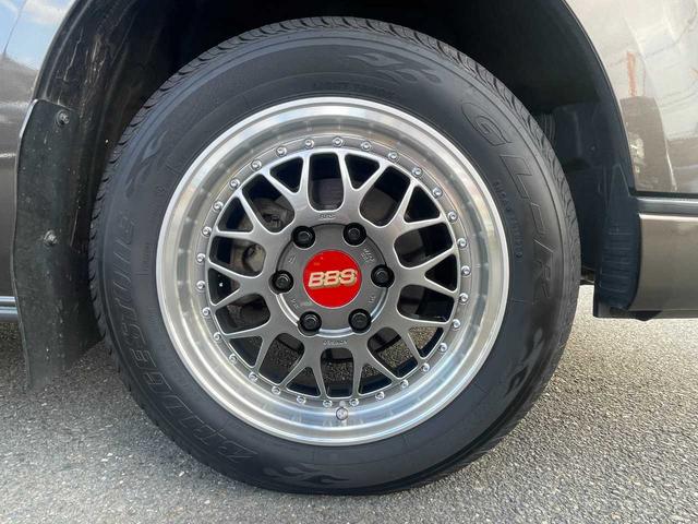 ハイエースバン スーパーGL 50TH アニバーサリーリミテッド 両側パワスラ 寒冷地仕様 TRDフロントスポイラー アルパインフローティングナビ、11.1型デジタルミラー、12.8インチフリップダウン 運転席レカロシート ユーアイビークルベッドキット(24枚目)