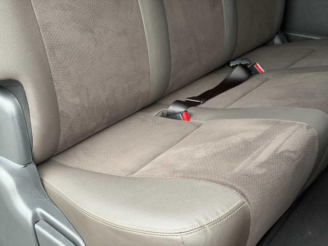 ハイエースバン スーパーGL 50TH アニバーサリーリミテッド 両側パワスラ 寒冷地仕様 TRDフロントスポイラー アルパインフローティングナビ、11.1型デジタルミラー、12.8インチフリップダウン 運転席レカロシート ユーアイビークルベッドキット(26枚目)