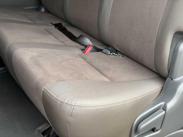 ハイエースバン スーパーGL 50TH アニバーサリーリミテッド 両側パワスラ 寒冷地仕様 TRDフロントスポイラー アルパインフローティングナビ、11.1型デジタルミラー、12.8インチフリップダウン 運転席レカロシート ユーアイビークルベッドキット(27枚目)