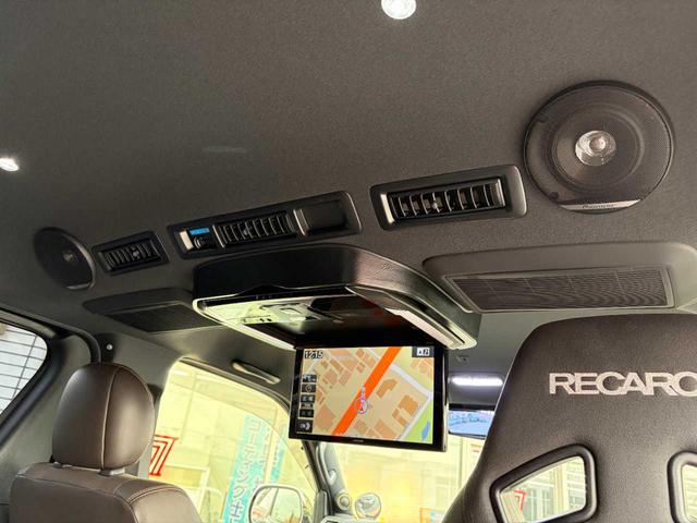 ハイエースバン スーパーGL 50TH アニバーサリーリミテッド 両側パワスラ 寒冷地仕様 TRDフロントスポイラー アルパインフローティングナビ、11.1型デジタルミラー、12.8インチフリップダウン 運転席レカロシート ユーアイビークルベッドキット(37枚目)