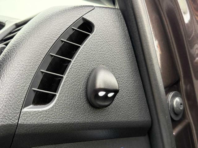 ハイエースバン スーパーGL 50TH アニバーサリーリミテッド 両側パワスラ 寒冷地仕様 TRDフロントスポイラー アルパインフローティングナビ、11.1型デジタルミラー、12.8インチフリップダウン 運転席レカロシート ユーアイビークルベッドキット(47枚目)