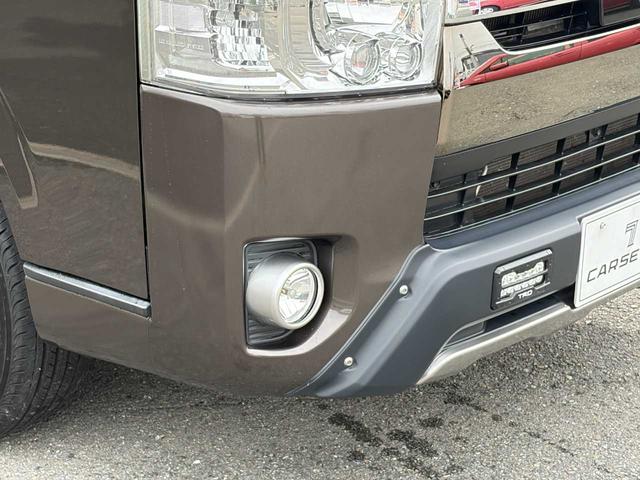 ハイエースバン スーパーGL 50TH アニバーサリーリミテッド 両側パワスラ 寒冷地仕様 TRDフロントスポイラー アルパインフローティングナビ、11.1型デジタルミラー、12.8インチフリップダウン 運転席レカロシート ユーアイビークルベッドキット(53枚目)