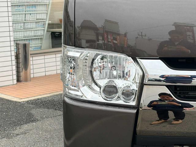 ハイエースバン スーパーGL 50TH アニバーサリーリミテッド 両側パワスラ 寒冷地仕様 TRDフロントスポイラー アルパインフローティングナビ、11.1型デジタルミラー、12.8インチフリップダウン 運転席レカロシート ユーアイビークルベッドキット(54枚目)