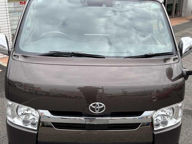 ハイエースバン スーパーGL 50TH アニバーサリーリミテッド 両側パワスラ 寒冷地仕様 TRDフロントスポイラー アルパインフローティングナビ、11.1型デジタルミラー、12.8インチフリップダウン 運転席レカロシート ユーアイビークルベッドキット(55枚目)