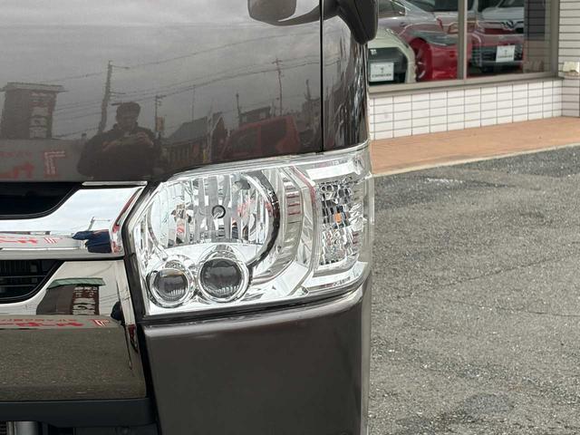 ハイエースバン スーパーGL 50TH アニバーサリーリミテッド 両側パワスラ 寒冷地仕様 TRDフロントスポイラー アルパインフローティングナビ、11.1型デジタルミラー、12.8インチフリップダウン 運転席レカロシート ユーアイビークルベッドキット(56枚目)