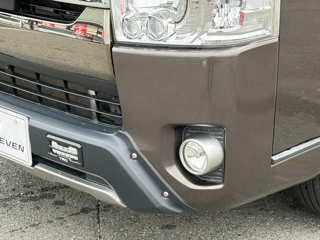 ハイエースバン スーパーGL 50TH アニバーサリーリミテッド 両側パワスラ 寒冷地仕様 TRDフロントスポイラー アルパインフローティングナビ、11.1型デジタルミラー、12.8インチフリップダウン 運転席レカロシート ユーアイビークルベッドキット(57枚目)