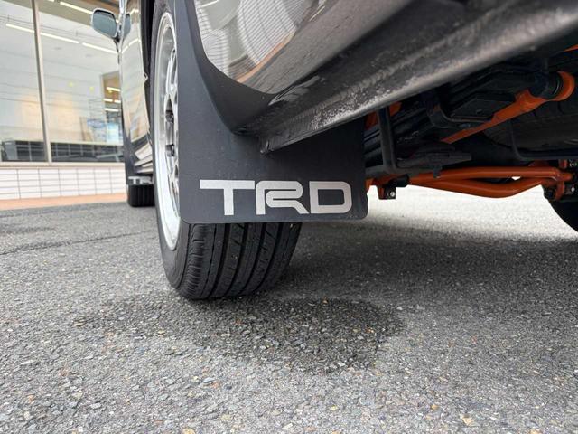 ハイエースバン スーパーGL 50TH アニバーサリーリミテッド 両側パワスラ 寒冷地仕様 TRDフロントスポイラー アルパインフローティングナビ、11.1型デジタルミラー、12.8インチフリップダウン 運転席レカロシート ユーアイビークルベッドキット(70枚目)