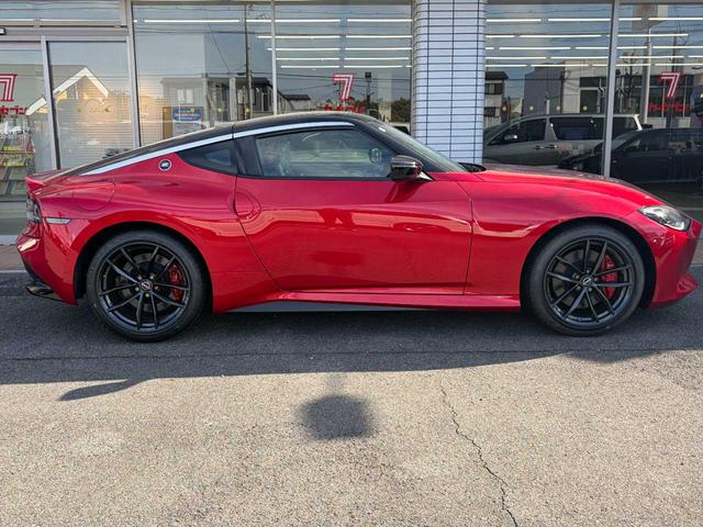 フェアレディＺ バージョンＳＴ　６ＭＴ　純正ナビ　ＢＯＳＥサウンドシステム　バックカメラ　ＥＴＣ２．０　レーダークルコン　シートヒーター　ＢＳＷ　純正１９インチＡＷ　セキュリティ＆セーフティパック　ベーシックパックプラス（6枚目）