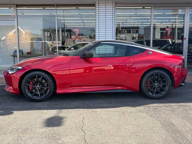 フェアレディＺ バージョンＳＴ　６ＭＴ　純正ナビ　ＢＯＳＥサウンドシステム　バックカメラ　ＥＴＣ２．０　レーダークルコン　シートヒーター　ＢＳＷ　純正１９インチＡＷ　セキュリティ＆セーフティパック　ベーシックパックプラス（7枚目）