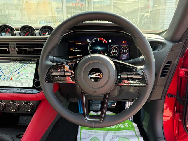 フェアレディＺ バージョンＳＴ　６ＭＴ　純正ナビ　ＢＯＳＥサウンドシステム　バックカメラ　ＥＴＣ２．０　レーダークルコン　シートヒーター　ＢＳＷ　純正１９インチＡＷ　セキュリティ＆セーフティパック　ベーシックパックプラス（14枚目）