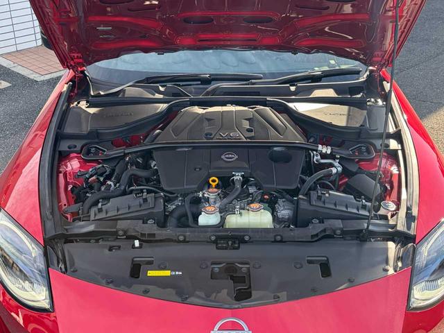 フェアレディＺ バージョンＳＴ　６ＭＴ　純正ナビ　ＢＯＳＥサウンドシステム　バックカメラ　ＥＴＣ２．０　レーダークルコン　シートヒーター　ＢＳＷ　純正１９インチＡＷ　セキュリティ＆セーフティパック　ベーシックパックプラス（17枚目）