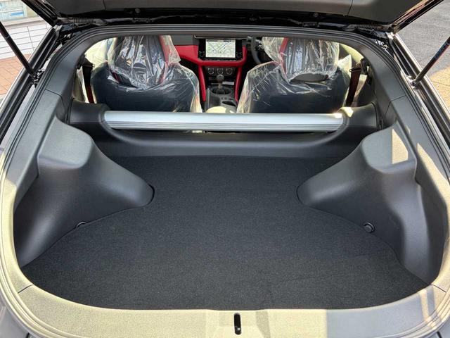 フェアレディＺ バージョンＳＴ　６ＭＴ　純正ナビ　ＢＯＳＥサウンドシステム　バックカメラ　ＥＴＣ２．０　レーダークルコン　シートヒーター　ＢＳＷ　純正１９インチＡＷ　セキュリティ＆セーフティパック　ベーシックパックプラス（18枚目）