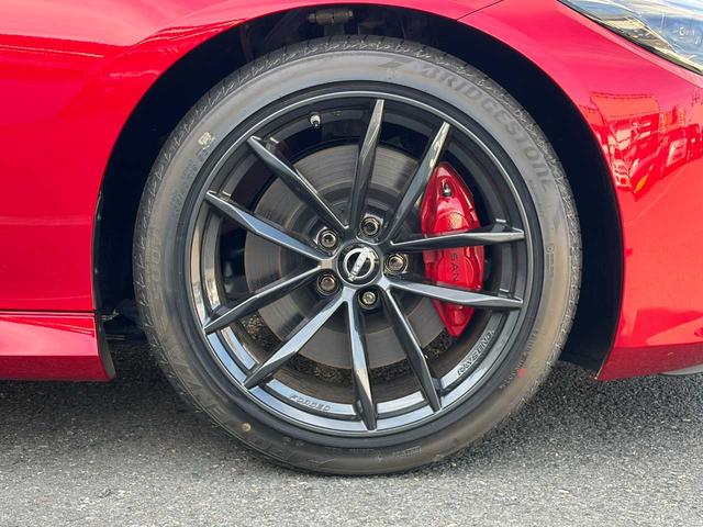 フェアレディＺ バージョンＳＴ　６ＭＴ　純正ナビ　ＢＯＳＥサウンドシステム　バックカメラ　ＥＴＣ２．０　レーダークルコン　シートヒーター　ＢＳＷ　純正１９インチＡＷ　セキュリティ＆セーフティパック　ベーシックパックプラス（20枚目）