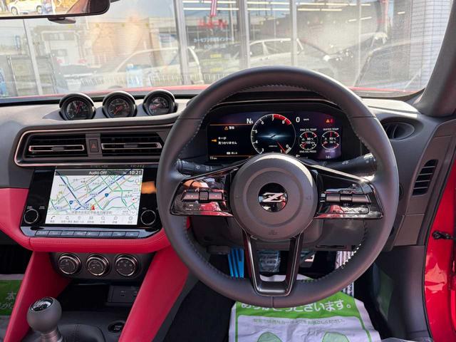 フェアレディＺ バージョンＳＴ　６ＭＴ　純正ナビ　ＢＯＳＥサウンドシステム　バックカメラ　ＥＴＣ２．０　レーダークルコン　シートヒーター　ＢＳＷ　純正１９インチＡＷ　セキュリティ＆セーフティパック　ベーシックパックプラス（23枚目）