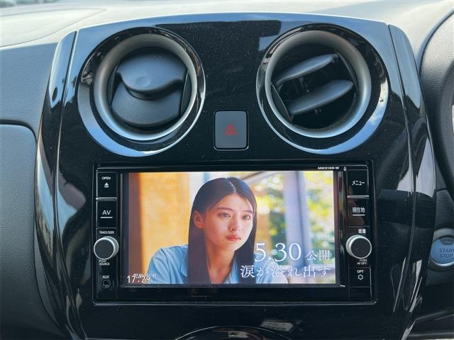 ノート ｅ－パワー　Ｘ　ＥＴＣ　全周囲カメラ　ナビ　ＴＶ　クリアランスソナー　レーンアシスト　衝突被害軽減システム　スマートキー　電動格納ミラー　ＣＶＴ　盗難防止システム　衝突安全ボディ　ＡＢＳ　ＥＳＣ　ＣＤ　ＤＶＤ再生（8枚目）