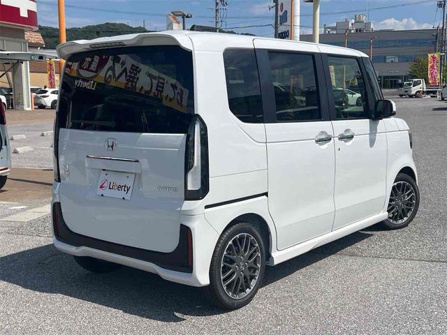 Ｎ－ＢＯＸカスタム ターボ　マルチビューカメラ　両側電動スライドドア　クリアランスソナー　オートクルーズコントロール　レーンアシスト　オートライト　スマートキー　電動格納ミラー　ＣＶＴ　ＥＳＣ　チップアップシート　アルミホイール（18枚目）