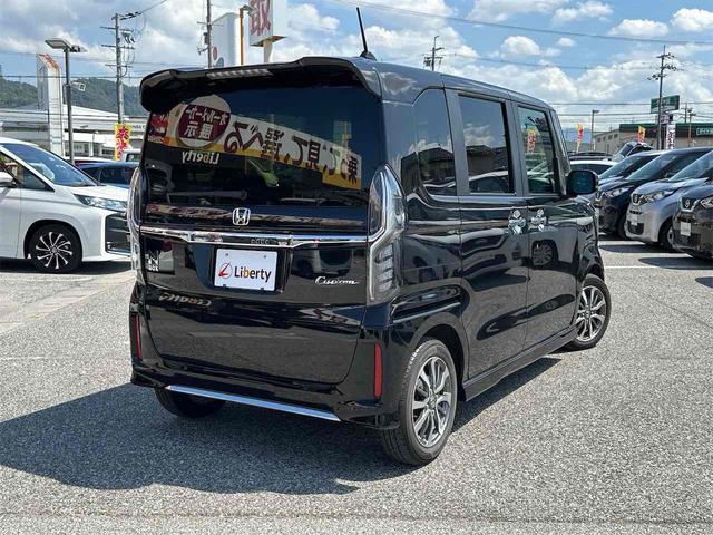 Ｎ－ＢＯＸカスタム Ｌ　バックカメラ　両側スライド・片側電動　ナビ　ＴＶ　レーンアシスト　衝突被害軽減システム　オートライト　スマートキー　アイドリングストップ　電動格納ミラー　シートヒーター　ＣＶＴ　アルミホイール（18枚目）