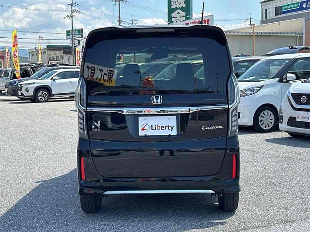 Ｎ－ＢＯＸカスタム Ｌ　バックカメラ　両側スライド・片側電動　ナビ　ＴＶ　レーンアシスト　衝突被害軽減システム　オートライト　スマートキー　アイドリングストップ　電動格納ミラー　シートヒーター　ＣＶＴ　アルミホイール（19枚目）