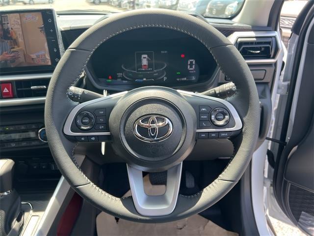 ライズ ＨＹＢＲＩＤ　Ｚ　登録済未使用車　禁煙車　衝突軽減Ｂ　純正９インチディスプレイ　Ｂｌｕｅｔｏｏｔｈ対応　Ｂカメラ　アダプティブクルーズコントロール　電子パーキング　ＬＥＤヘッドライト　スマートキー　純正アルミホイール（6枚目）