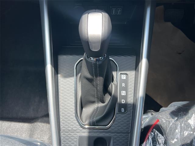 ライズ ＨＹＢＲＩＤ　Ｚ　登録済未使用車　禁煙車　衝突軽減Ｂ　純正９インチディスプレイ　Ｂｌｕｅｔｏｏｔｈ対応　Ｂカメラ　アダプティブクルーズコントロール　電子パーキング　ＬＥＤヘッドライト　スマートキー　純正アルミホイール（10枚目）