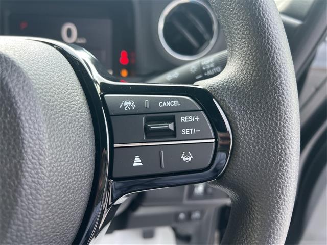 Ｎ－ＢＯＸカスタム ベースグレード　届出済未使用車　禁煙車　ＨｏｎｄａＳＥＮＳＩＮＧ　アダプティブクルーズコントロール　電子パーキング　ＬＥＤヘッドライト　フォグライト　スマートキー　プッシュスタート　アイドリングストップ　純正アルミ（8枚目）