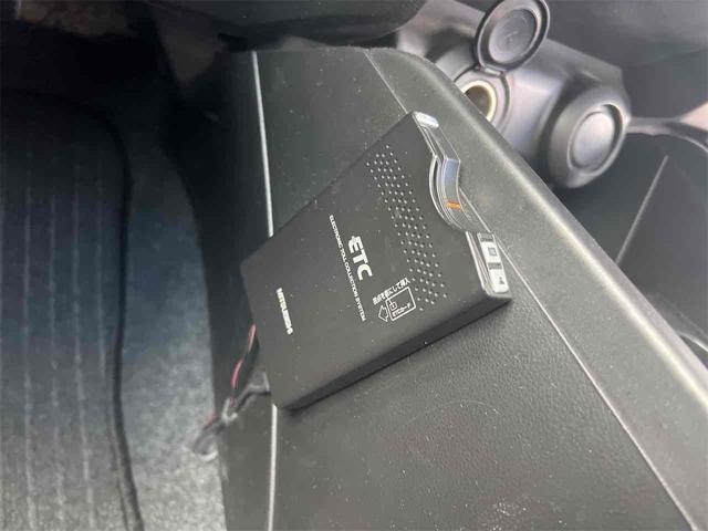 スイフト XG ETC クリアランスソナー オートクルーズコントロール レーンアシスト 衝突被害軽減システム スマートキー 電動格納ミラー シートヒーター CVT 盗難防止システム 衝突安全ボディ ABS ESC(9枚目)