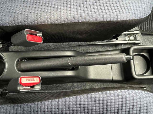 アルト L クリアランスソナー レーンアシスト 衝突被害軽減システム オートライト アイドリングストップ シートヒーター CVT ESC CD ミュージックプレイヤー接続可 エアコン(10枚目)