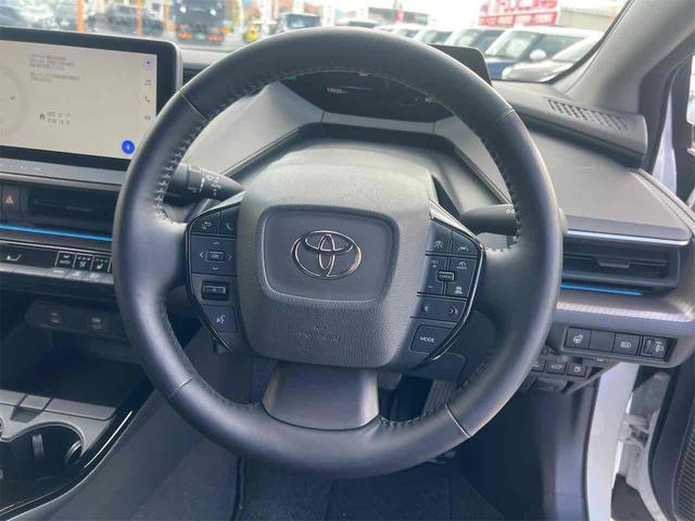 プリウス Z クリアランスソナー レーンアシスト オートクルーズコントロール パークアシスト 衝突被害軽減システム 全周囲カメラ アルミホイール オートマチックハイビーム LEDヘッドランプ CVT シートヒーター(8枚目)