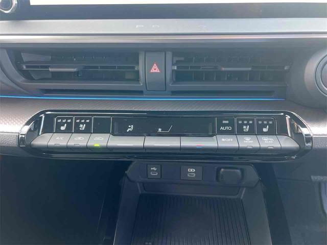 プリウス Z クリアランスソナー レーンアシスト オートクルーズコントロール パークアシスト 衝突被害軽減システム 全周囲カメラ アルミホイール オートマチックハイビーム LEDヘッドランプ CVT シートヒーター(10枚目)