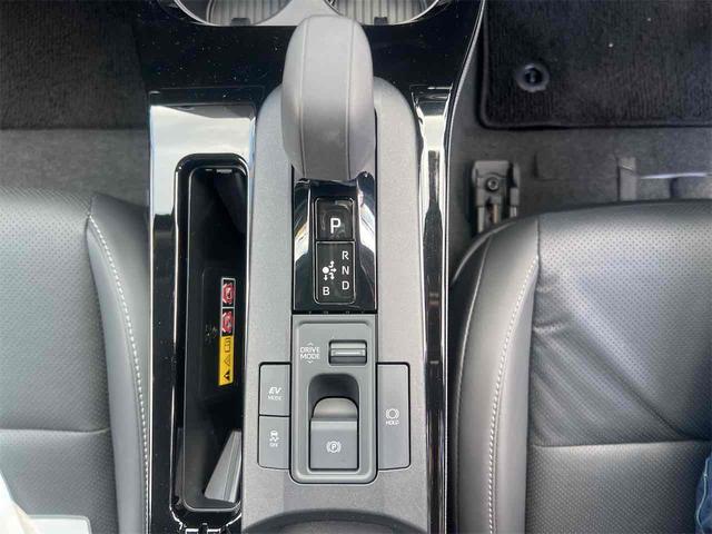 プリウス Z クリアランスソナー レーンアシスト オートクルーズコントロール パークアシスト 衝突被害軽減システム 全周囲カメラ アルミホイール オートマチックハイビーム LEDヘッドランプ CVT シートヒーター(12枚目)