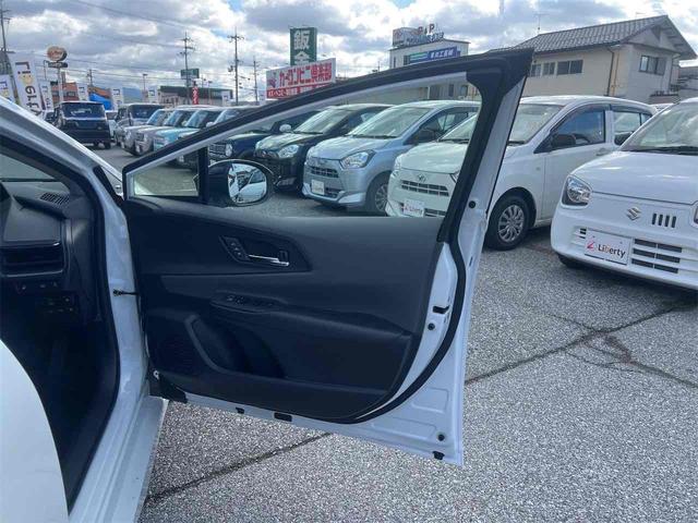 プリウス Z クリアランスソナー レーンアシスト オートクルーズコントロール パークアシスト 衝突被害軽減システム 全周囲カメラ アルミホイール オートマチックハイビーム LEDヘッドランプ CVT シートヒーター(39枚目)