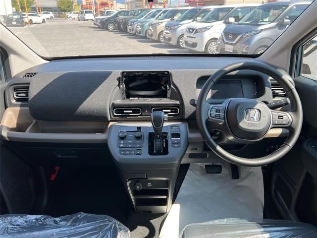 フリード エアー EX バックカメラ クリアランスソナー オートクルーズコントロール レーンアシスト 衝突被害軽減システム 両側電動スライドドア オートライト LEDヘッドランプ スマートキー 電動格納ミラー シートヒーター(5枚目)