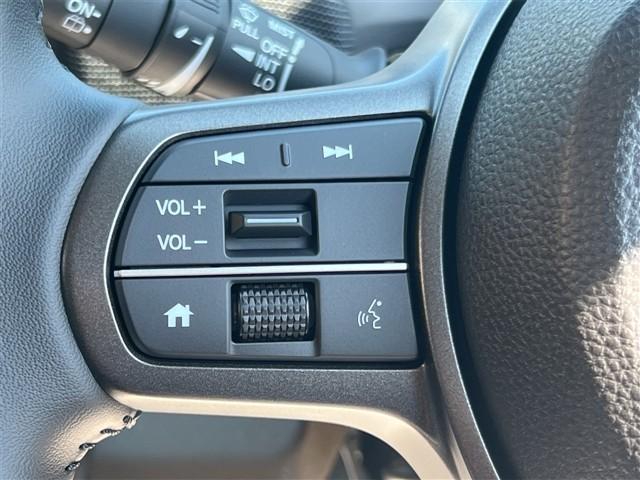 フリード エアー EX バックカメラ クリアランスソナー オートクルーズコントロール レーンアシスト 衝突被害軽減システム 両側電動スライドドア オートライト LEDヘッドランプ スマートキー 電動格納ミラー シートヒーター(7枚目)