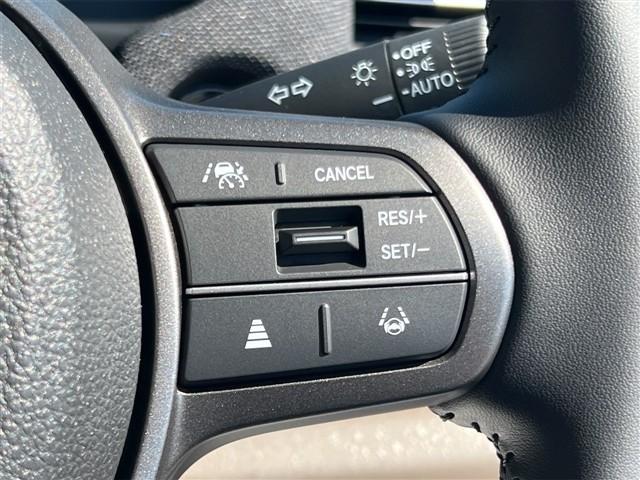 フリード エアー EX バックカメラ クリアランスソナー オートクルーズコントロール レーンアシスト 衝突被害軽減システム 両側電動スライドドア オートライト LEDヘッドランプ スマートキー 電動格納ミラー シートヒーター(8枚目)