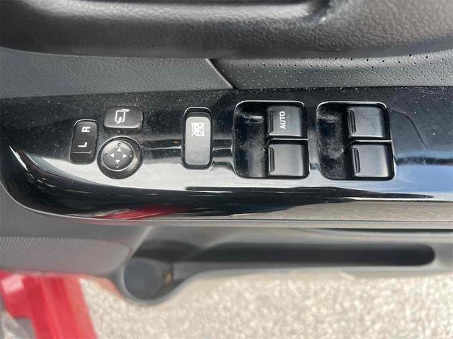 スペーシアカスタム ＸＳリミテッド　両側電動スライドドア　ナビ　ＴＶ　衝突被害軽減システム　オートライト　スマートキー　アイドリングストップ　電動格納ミラー　シートヒーター　ベンチシート　ＣＶＴ　ＥＳＣ　ＣＤ　ＵＳＢ　アルミホイール（12枚目）