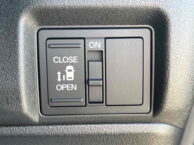 N-BOXカスタム ベースグレード バックカメラ 両側スライド・片側電動 クリアランスソナー レーンアシスト オートライト スマートキー 電動格納ミラー CVT ESC チップアップシート アルミホイール エアコン パワーウィンドウ(7枚目)