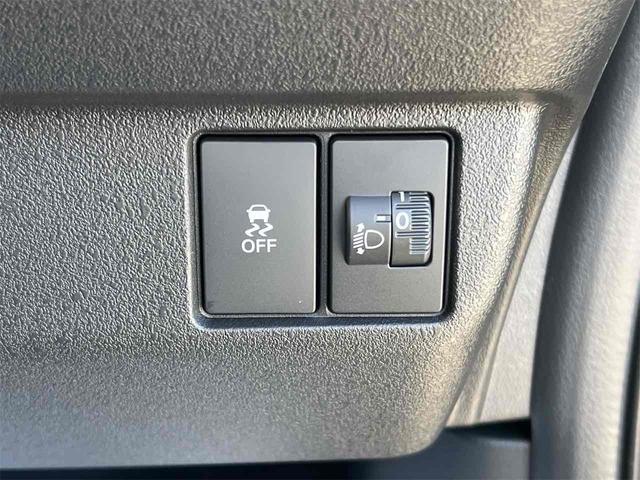 N-BOXカスタム ベースグレード バックカメラ 両側スライド・片側電動 クリアランスソナー レーンアシスト オートライト スマートキー 電動格納ミラー CVT ESC チップアップシート アルミホイール エアコン パワーウィンドウ(8枚目)