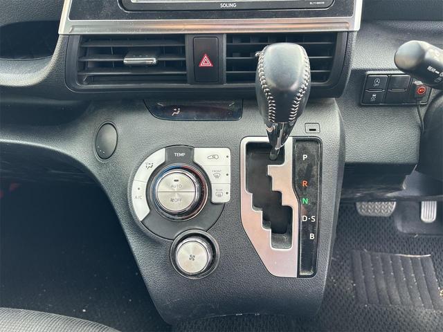 シエンタ Ｇ　セーフティーエディション　ＥＴＣ　全周囲カメラ　ナビ　ＴＶ　レーンアシスト　衝突被害軽減システム　両側電動スライドドア　オートマチックハイビーム　ＬＥＤヘッドランプ　スマートキー　アイドリングストップ　電動格納ミラー（12枚目）