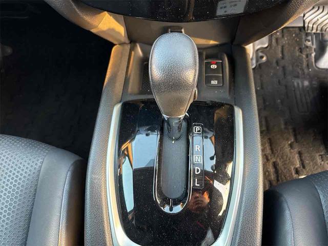 エクストレイル ２０Ｘ　４ＷＤ　衝突軽減Ｂ　プロパイロット　純正９インチナビ　Ｂｌｕｅｔｏｏｔｈ対応　アラウンドビューモニター　クルーズコントロール　パワーバックドア　ＬＥＤヘッドライト　プッシュスタート　電子パーキング（13枚目）