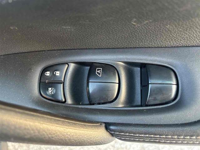 エクストレイル ２０Ｘ　４ＷＤ　衝突軽減Ｂ　プロパイロット　純正９インチナビ　Ｂｌｕｅｔｏｏｔｈ対応　アラウンドビューモニター　クルーズコントロール　パワーバックドア　ＬＥＤヘッドライト　プッシュスタート　電子パーキング（18枚目）