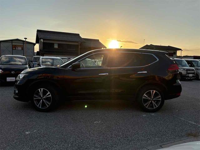 エクストレイル ２０Ｘ　４ＷＤ　衝突軽減Ｂ　プロパイロット　純正９インチナビ　Ｂｌｕｅｔｏｏｔｈ対応　アラウンドビューモニター　クルーズコントロール　パワーバックドア　ＬＥＤヘッドライト　プッシュスタート　電子パーキング（25枚目）