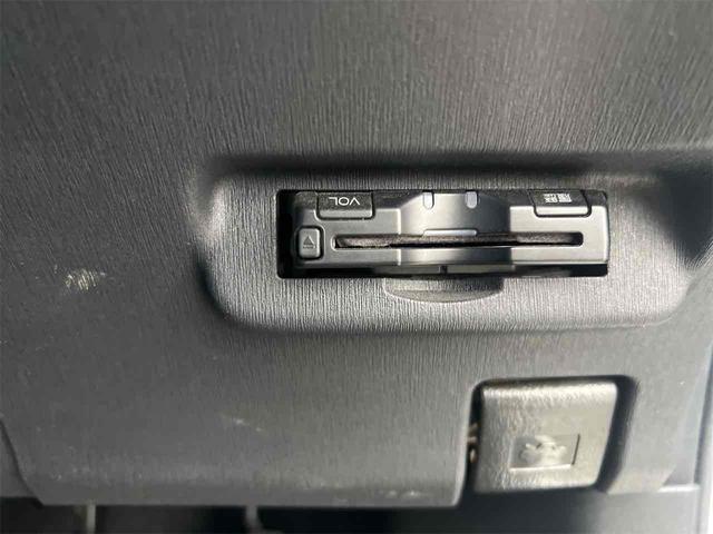 プリウス S ナビ ETC Bluetooth TV アルミホイール オートライト HID CVT スマートキー 電動格納ミラー 盗難防止システム CD USB 衝突安全ボディ ABS ESC エアコン(7枚目)
