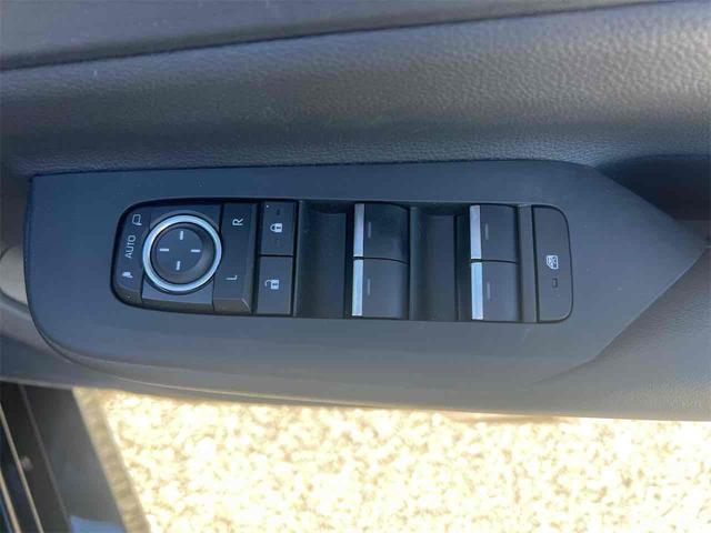 プリウス Ｚ　全周囲カメラ　ディスプレイオーディオ　ＴＶ　クリアランスソナー　オートクルーズコントロール　レーンアシスト　パークアシスト　衝突被害軽減システム　アルミホイール　ＬＥＤヘッドランプ　サンルーフ（40枚目）