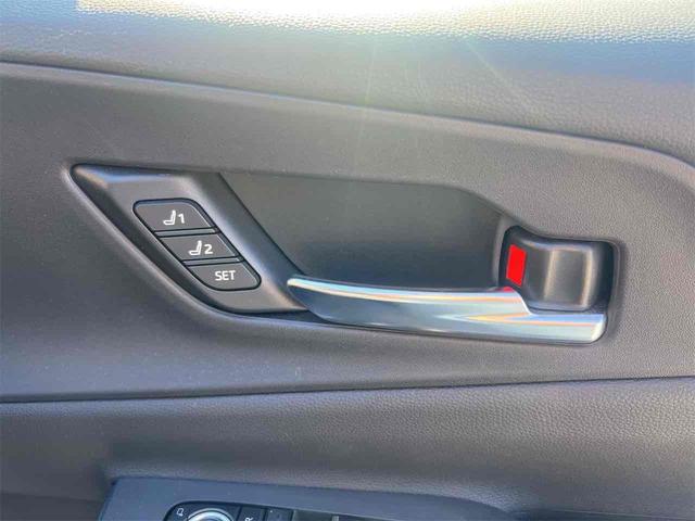 プリウス Ｚ　全周囲カメラ　ディスプレイオーディオ　ＴＶ　クリアランスソナー　オートクルーズコントロール　レーンアシスト　パークアシスト　衝突被害軽減システム　アルミホイール　ＬＥＤヘッドランプ　サンルーフ（42枚目）