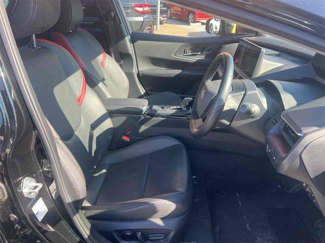 プリウス Ｚ　全周囲カメラ　ディスプレイオーディオ　ＴＶ　クリアランスソナー　オートクルーズコントロール　レーンアシスト　パークアシスト　衝突被害軽減システム　アルミホイール　ＬＥＤヘッドランプ　サンルーフ（55枚目）